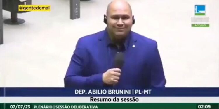 Polêmica Veja a resposta bizarra do deputado bolsonarista à TV Câmara