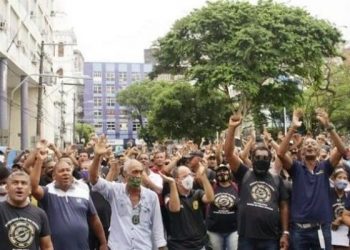 Policiais promovem manifestação no Foral da Barra pela morte de Wesley  Soares - BAHIA NO AR
