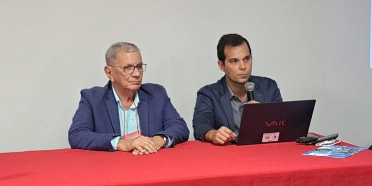 Maurilio Soares de Lima (ex-presidente da ANIPES, do Instituto Darcy Ribeiro) e José Acácio Ferreira (presidente eleito, da SEI) | FOTO: Divulgação/Anipes |