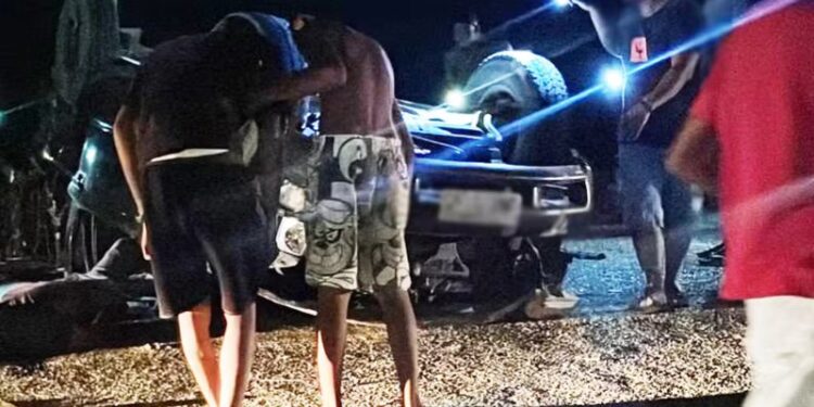 Uma mulher morreu após uma caminhonete bater em poste no oeste da Bahia | FOTO: Reprodução/Redes Sociais |