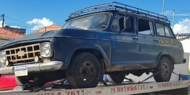 Veículo Veraneio que era utilizado para o transporte escolar dos estudantes em Ipirá | FOTO: Reprodução |