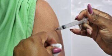 #Saúde: Bahia amplia público-alvo para vacinação contra a Dengue