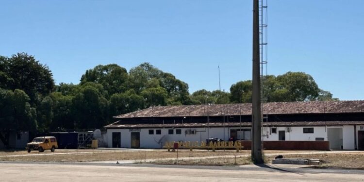 O comprimento da pista irá aumentar de 1.600 m para 1.950 m de largura | FOTO: Carmen Galvão/Seinfra |