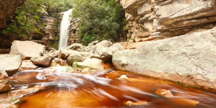 A Cachoeira do Mosquito é um dos destinos mais procurados por turistas em Lençóis | FOTO: Reprodução/ Guia Melhores Destinos |