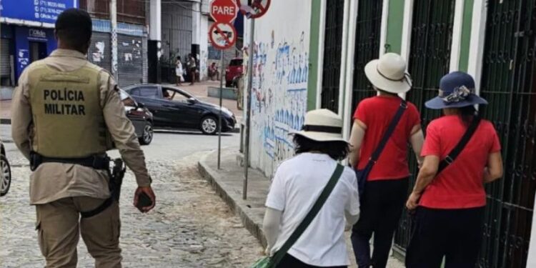 Policiais do BPTur em ação no Centro Histórico de Salvador | FOTO: Divulgação/DCS PMBA |