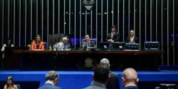 #Política: Senado aprova PEC do corte de gastos e restrição do PIS/Pasep